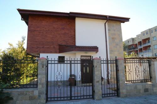 Hostal Complex Trakite
