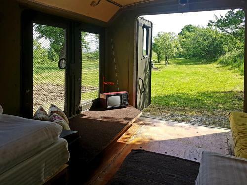 Bed & Breakfast Cob Camp