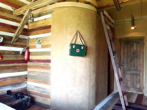 Bed & Breakfast Cob Camp