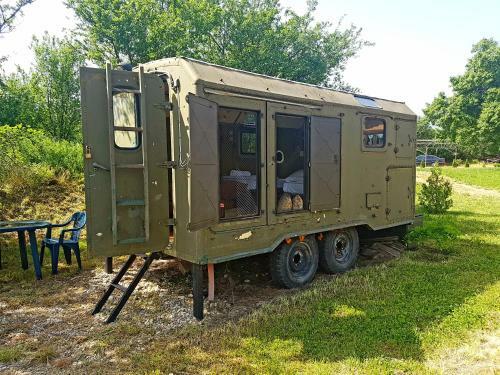 Bed & Breakfast Cob Camp