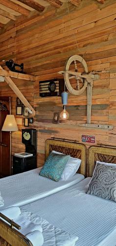Bed & Breakfast Cob Camp