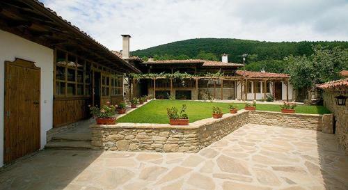 Hostal The House With The Vine Guest House