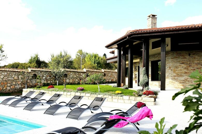 Heaven Hills Villa