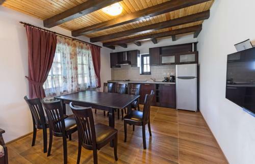 Hostal Complex Rayuvski Han