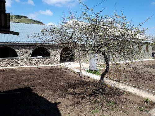 Hostal Tatev Emma B&B