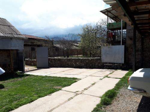 Hostal Tatev Emma B&B