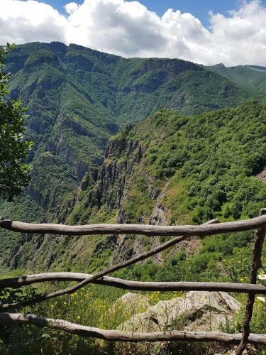 Hostal Tatev Emma B&B