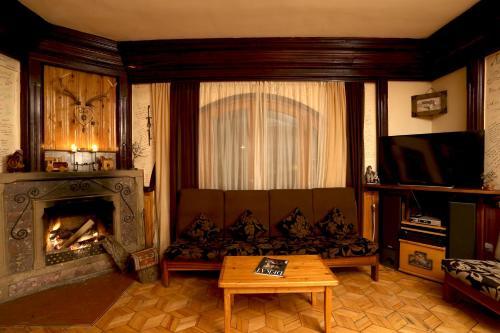 Hostal Daravand Guest House