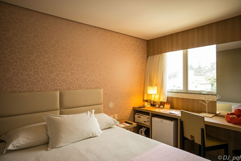 Iu-� Hotel