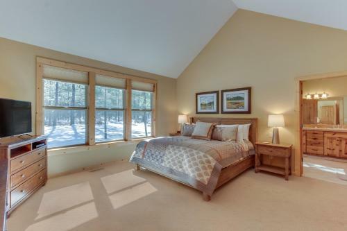 Black Butte Manor Bordering Forest