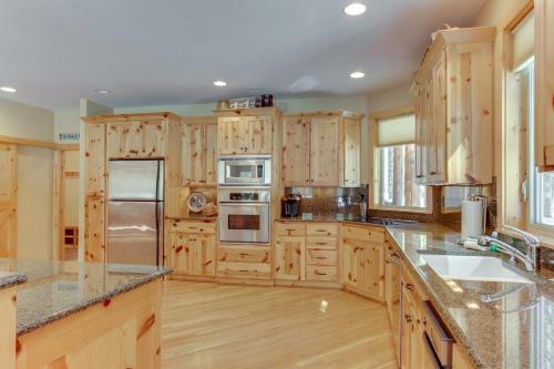 Black Butte Manor Bordering Forest