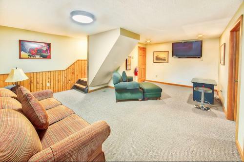 Fallswood Lodge - Hocking Hills Home