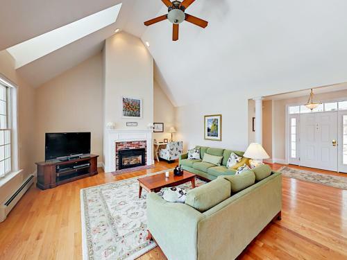7 Apple Hill Lane Home