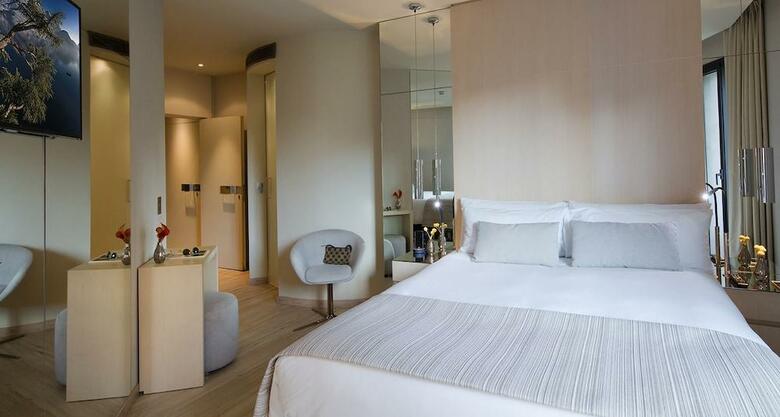 Hotel Cram