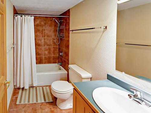 Apartamento 800 Columbine Road Condo Unit B9