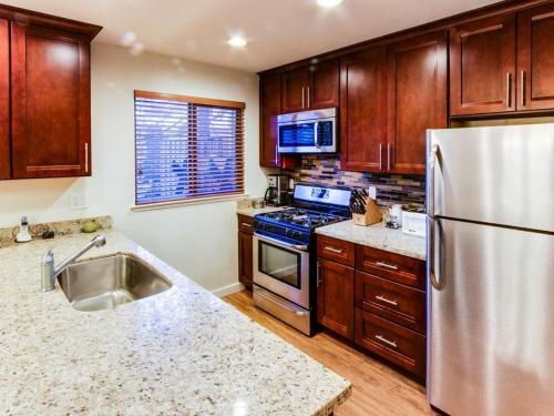Crystal Waters Townhome