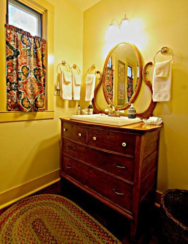 Kangaroo House Bed & Breakfast