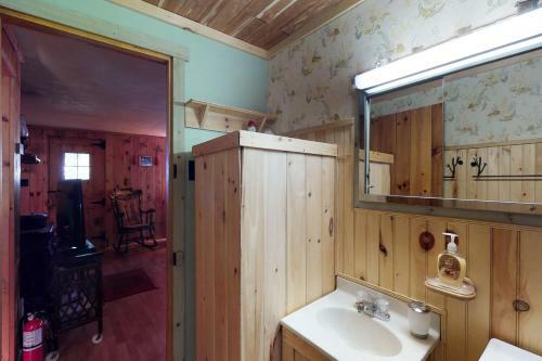 Traditional Maine Cabin