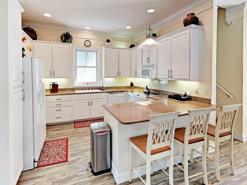 Stunning Kiva Dunes Home