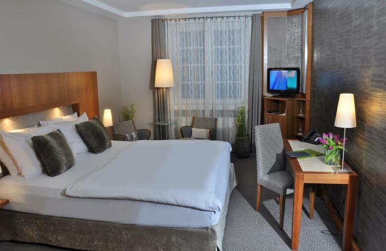Top City Line Hotel Eggers(.)