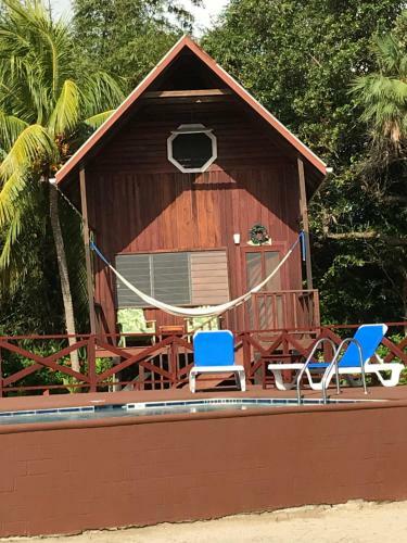 Lodge Green Parrot Beach Houses And Resort
