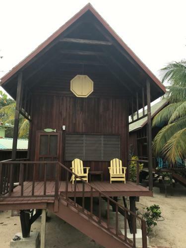 Lodge Green Parrot Beach Houses And Resort