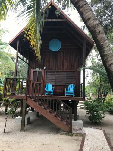 Lodge Green Parrot Beach Houses And Resort