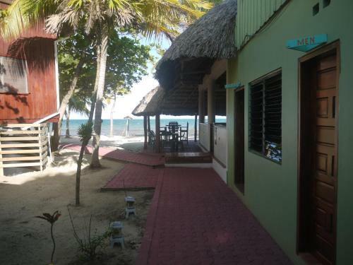 Lodge Green Parrot Beach Houses And Resort