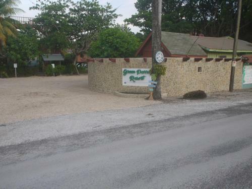 Lodge Green Parrot Beach Houses And Resort