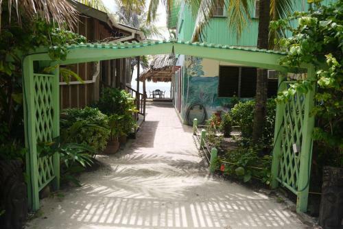 Lodge Green Parrot Beach Houses And Resort