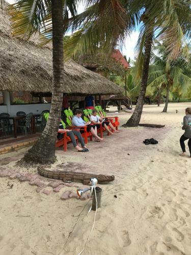 Lodge Green Parrot Beach Houses And Resort