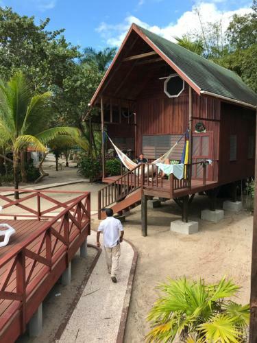 Lodge Green Parrot Beach Houses And Resort