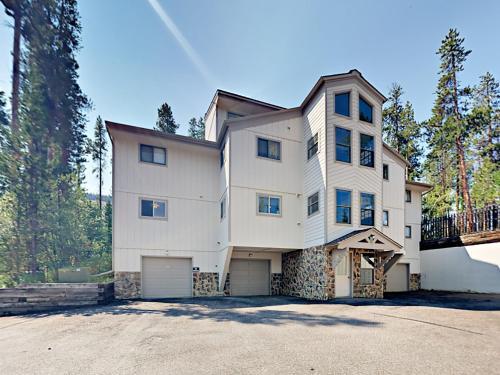 Apartamento 30 E Viking Dr Condo A101