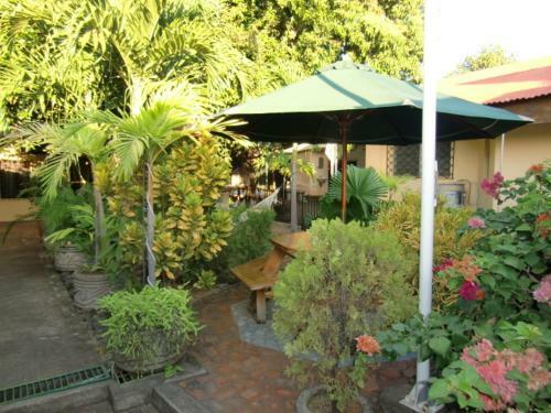 Hostal Charly�s Guest House
