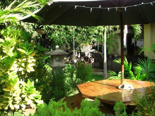 Hostal Charly�s Guest House