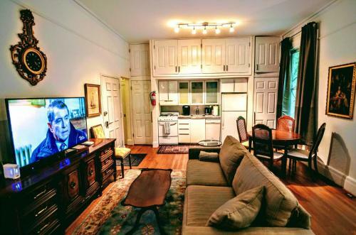 1331 Northwest Apartment #1065 Apts
