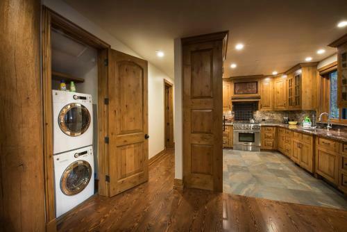 1r Rustic Retreat