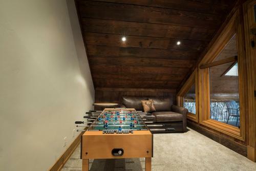 1r Rustic Retreat