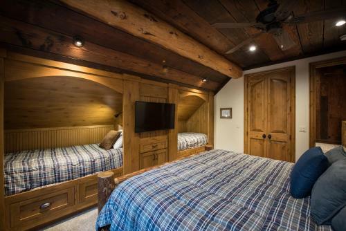 1r Rustic Retreat