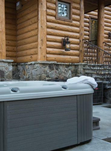 1r Rustic Retreat