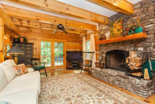113 Mountain Cove Road House