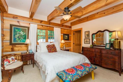 113 Mountain Cove Road House