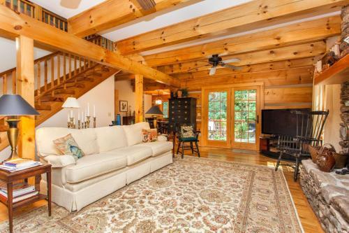 113 Mountain Cove Road House