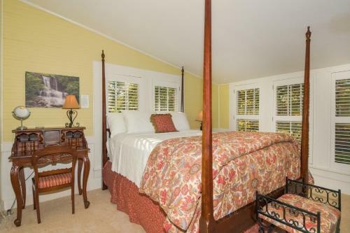 Oak Hill On Love Lane Bed And Breakfast Inn