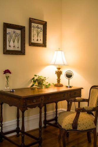 Oak Hill On Love Lane Bed And Breakfast Inn