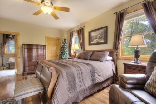 Smoky Mountain Holiday 4 Bedroom Cabin