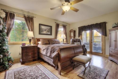 Smoky Mountain Holiday 4 Bedroom Cabin