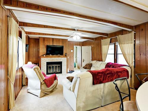 693 Reems Creek Home Home