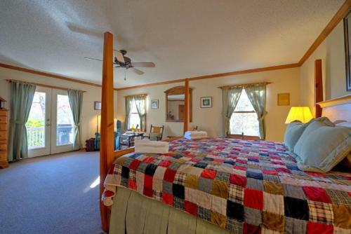 Lilly's Mountain Getaway Home