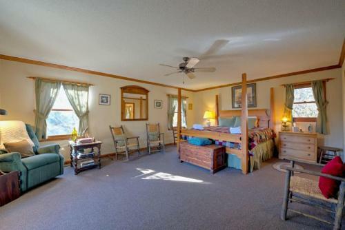 Lilly's Mountain Getaway Home